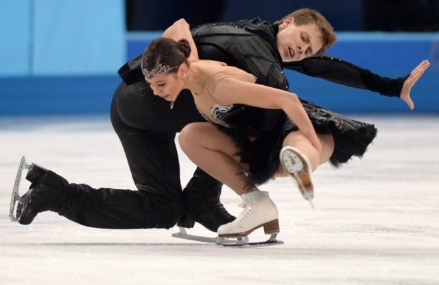 Фигурное катание, танцы на льду. Бронза. Елена Ильиных и Никита Кацалапов.