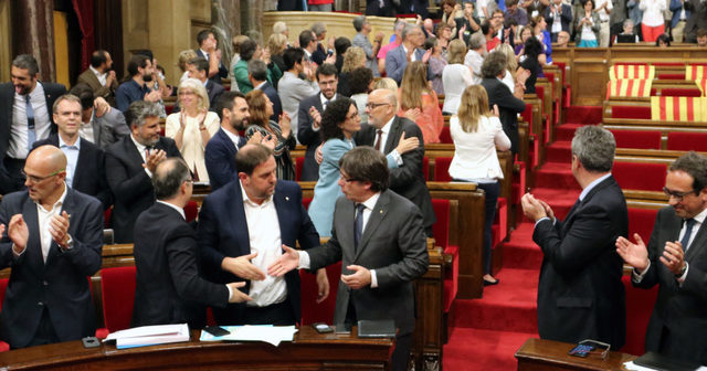 El Parlament insta al Govern a convocar un Referèndum i a preparar les Estructures dEestat