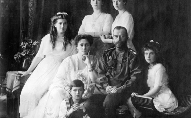 Tsarraren abdikazioa