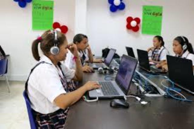 cuantos equipos en 900 estudiantes