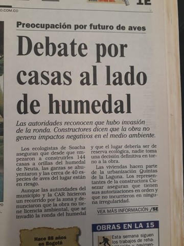Debate por casas al lado del humedal