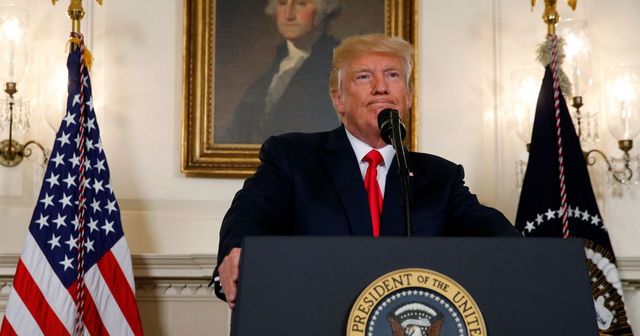 Trump veroordeelt voor het eerst uitdrukkelijk racistisch geweld: “Racisme is des duivels, KKK en neonazi’s zijn uitschot”