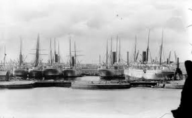 Union ships move up the Mississippi River