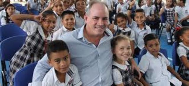 SOLUCIÓN EL GOBERNADOR DEL CESAR AYUDA A LAS PERSONAS