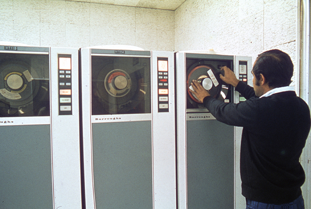 Computadoras Con Cinta Magnética