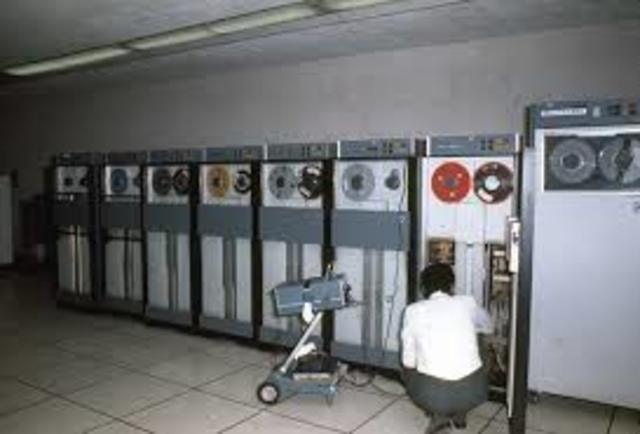 Computadoras Con Cinta Magnética