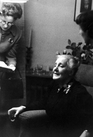 klein se muda a inglaterra