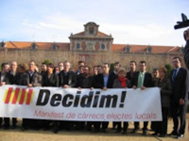 Decidim! Manifest de càrrecs electes locals pel dret a decidir.