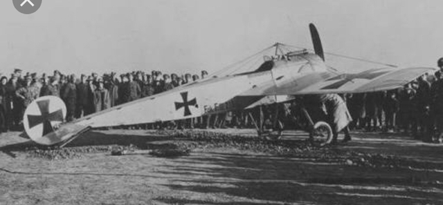 EUA realizó un lento y difícil avance en batallas navales y combates aéreos