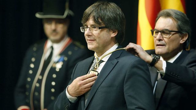 Carles Puigdemont investit president de la Genaralitat