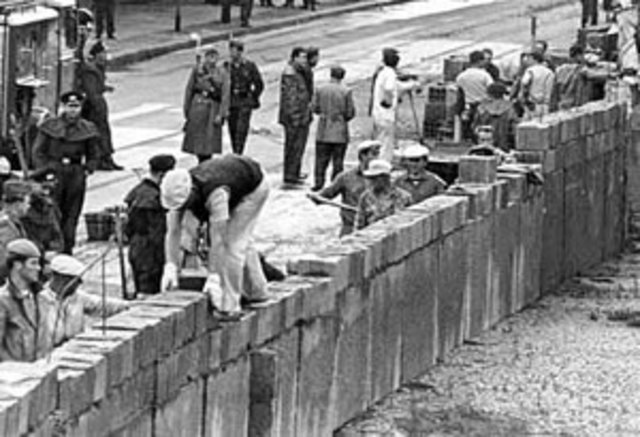 Levantamiento del muro de Berlín