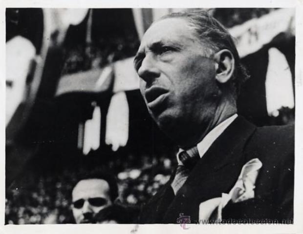 Lluís Companys presideix el nou Govern constituït en la Generalitat de Catalunya.