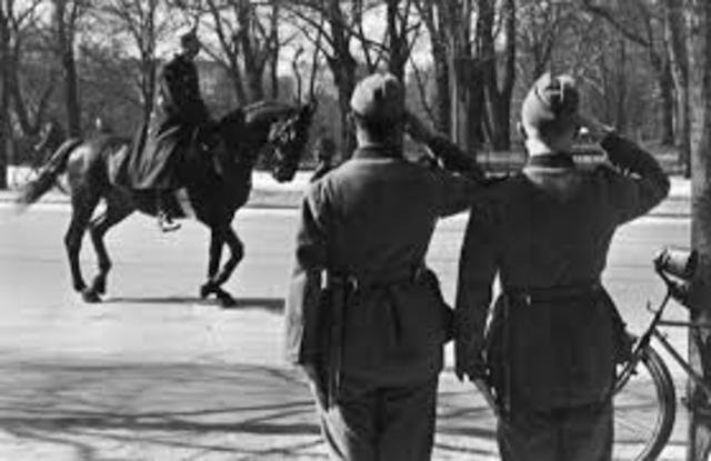 Danish king rides through streets of Denmark