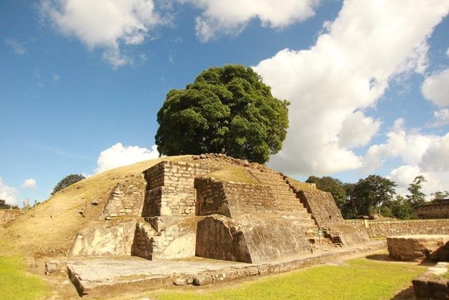 Fundacion de Santiago Iximche