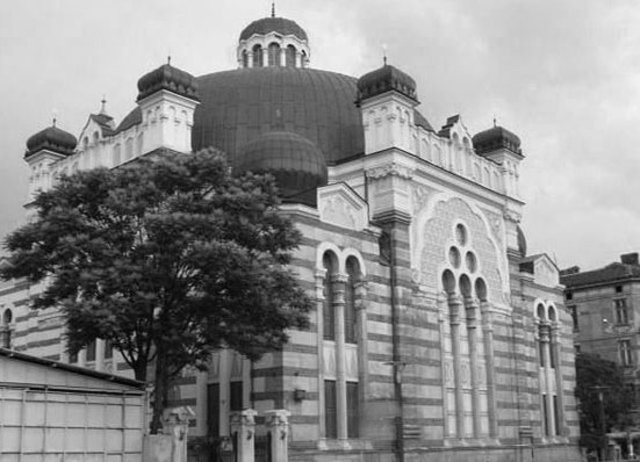 The Germans go to the synagogue and gather all the Jewish people's names and address's