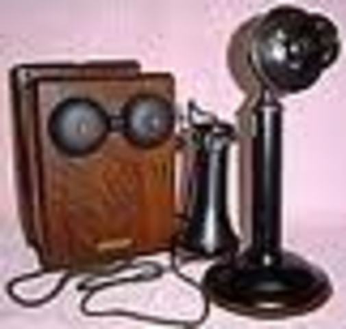 eléfono de pared Bell con  transmisor / receptor y  generador (magneto)  Caja de madera de Nogal.