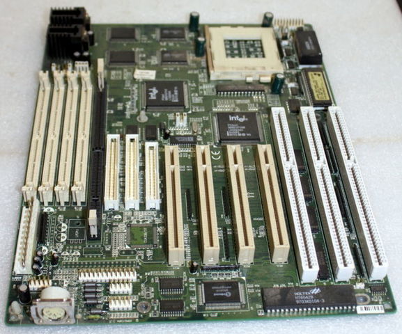 Intel inicia a produção de motherboards