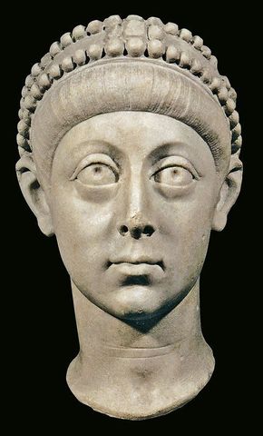 PRIMER EMPERADOR DEL IMPERIO ROMANO DE ORIENTE