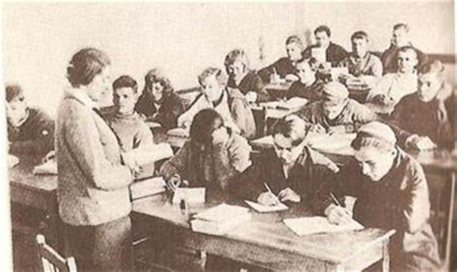 Noción de educación (Makarenko):