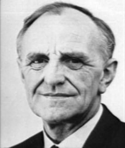 Nace Donald Winnicott