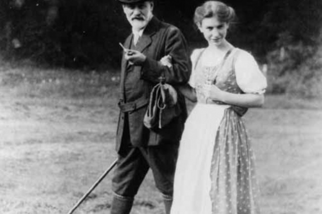 Sigmund Freud psicoanaliza a su hija