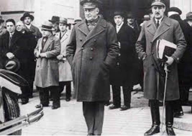 Primo de Rivera dimite.