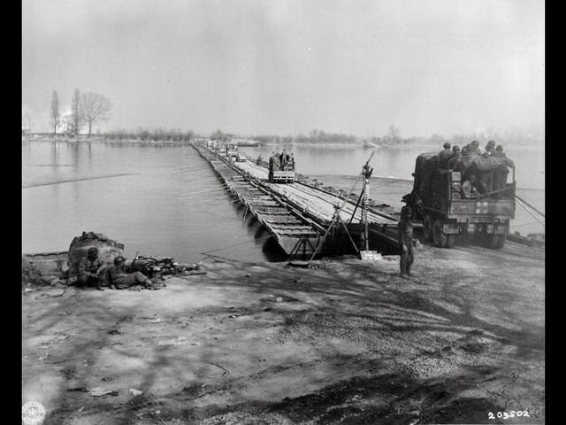 US and British forces cross the Rhine at Oppenheim
