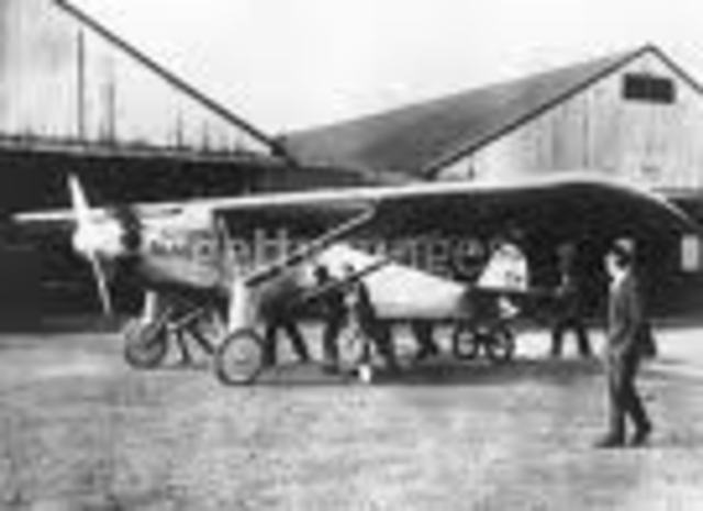 Spirit of St. Louis Takes off