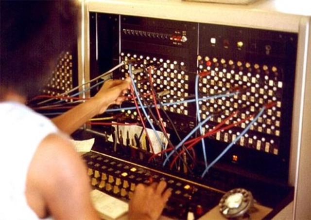 Primera central telefónica manual