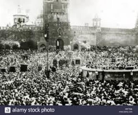 The capital of Russia is changed from St. Petersburg to Moscow