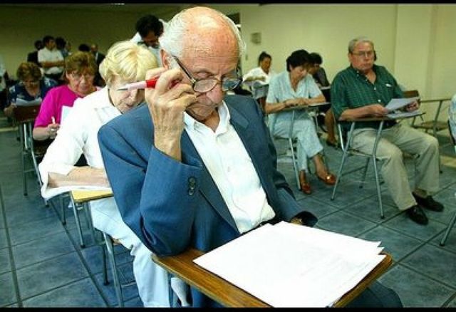 La eliminación del analfabetismo y la ampliación de los servicios educativos para los adultos