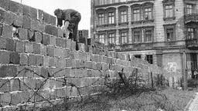 Vollends des Mauerbaus