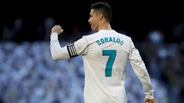 en este video esta toda la historia de cr7 resumida en un rap