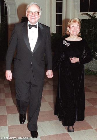 Warren marries Astrid