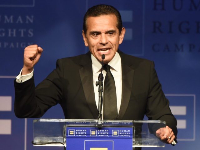 Antionio Villarigrosa primer alcade chicano de Los Ángeles