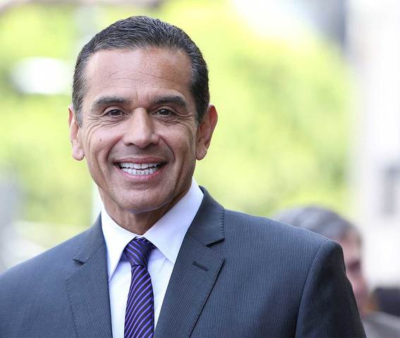 Antonio Villaraigosa primer alcalde chicano de Los Angeles