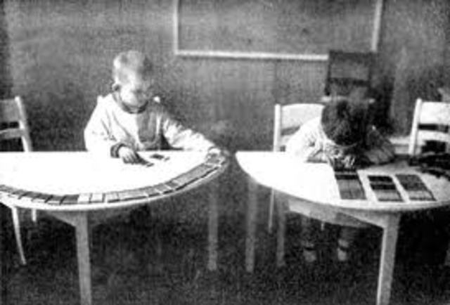 La Dra. Montessori implementa nuevas prácticas en la Casa dei Bambini