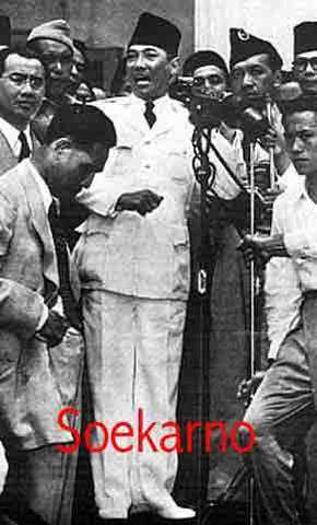 Soekarno roept de onafhankelijkheid van Indonesië