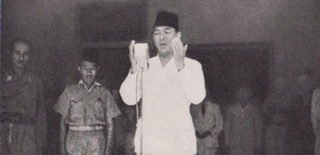 Soekarno roept de onafhankelijkheid van Indonesië uit