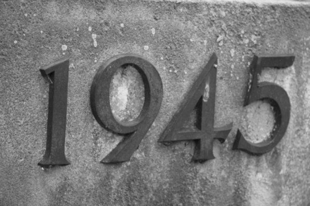 Japan geeft zich over aan de geallieerden. einde WOll