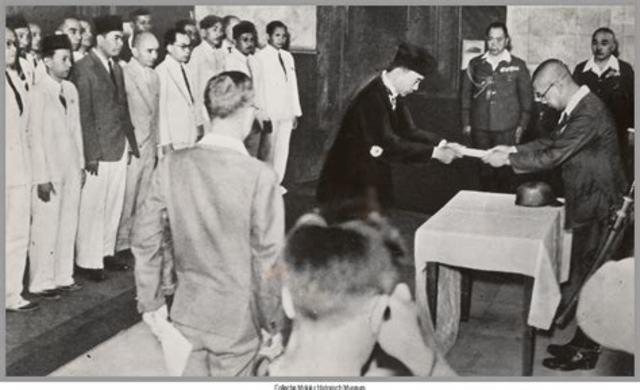 Nederlands-Indië wordt bezet door de Japanners.