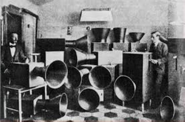 RUSSOLO, Gli Intonarumori