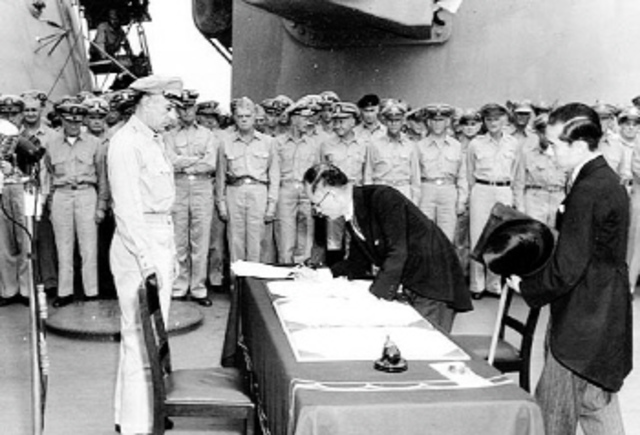 japan geeft zich over aan de geallieerden einde wo2