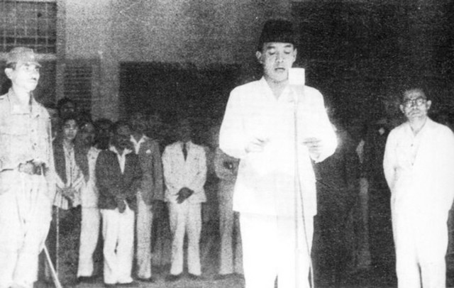 Soekarno roept de onafhankelijkheid van Indonesië uit