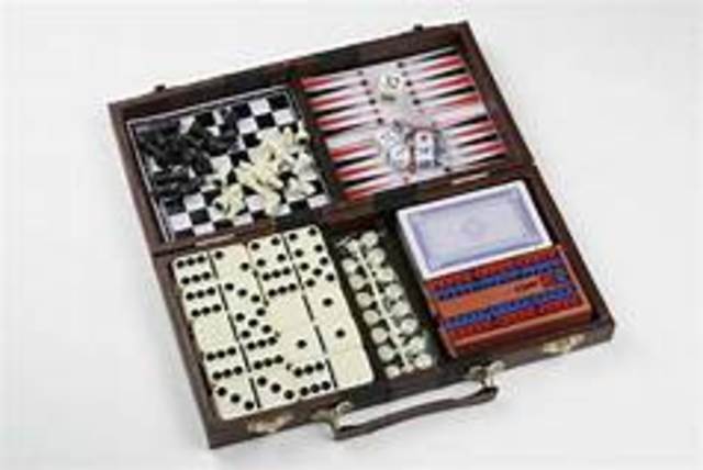 Posteriormente algunos poseían juegos de mesa como cartas o domino