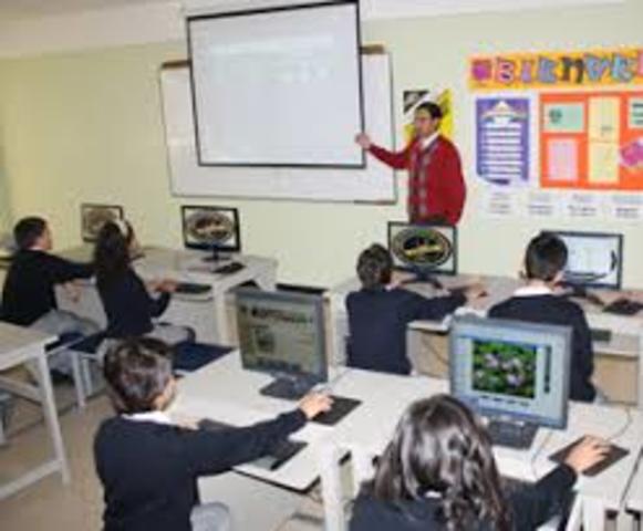 MODELOS DE DISTRIBUCIÓN DE TIC EN LA ESCUELA