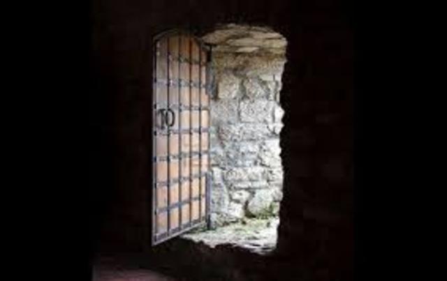 Encarcelamiento y muerte de Eugenio Espajo por órdenes del Presidente de la Real Audiencia Luis Antonio Muñoz de Guzmán.