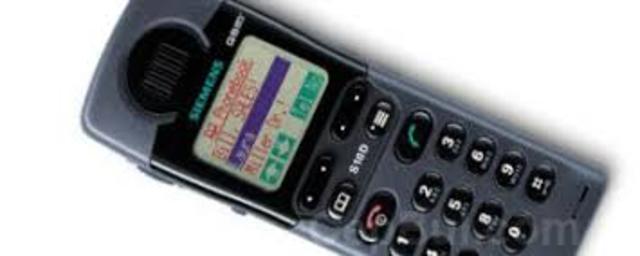 se crea  la primera red 3G