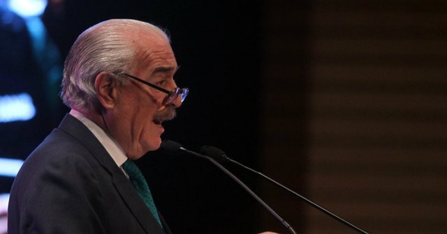 El presidente colombiano Andrés Pastrana visita Cuba oficialmente