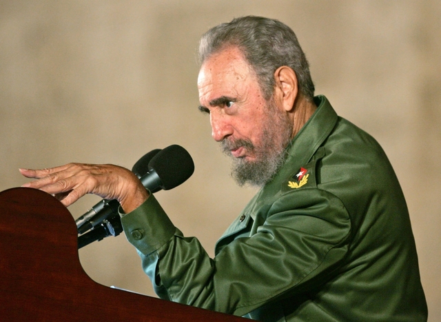 Fidel Castro viaja a Colombia en visita oficial